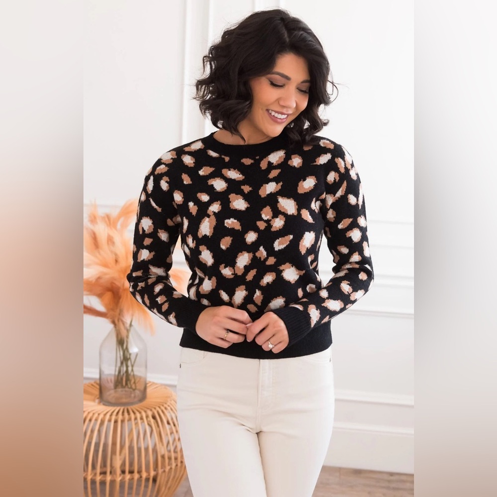 Active USA Black and Brown Leopard Patterned Sweater, Size Medium, Crewneck